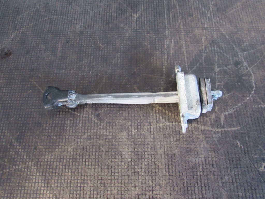 фото №7, Ограничитель дверь правый перед toyota corolla e21 1.8 b hybrid 18-22 r.