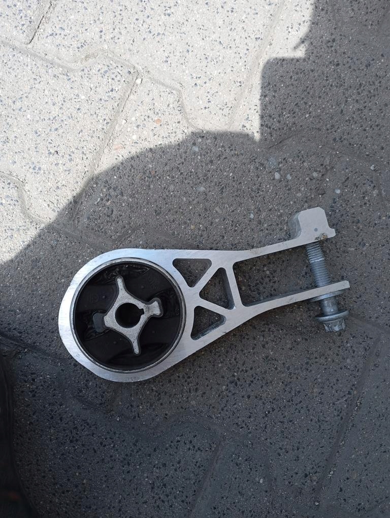 фото №1, Jeep compas ii lift кронштейн подушка коробки 00521624220 1.5