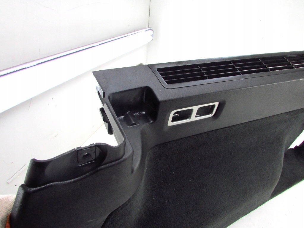 фото №6, Volvo v70 xc70 обшивка багажника правий задня 07-16r