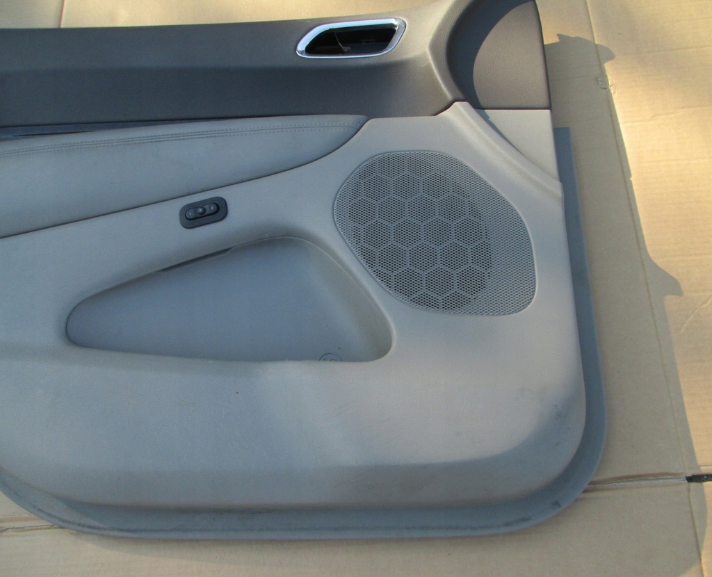 фото №11, Dodge durango iii 11 обшивка w двері перед передні