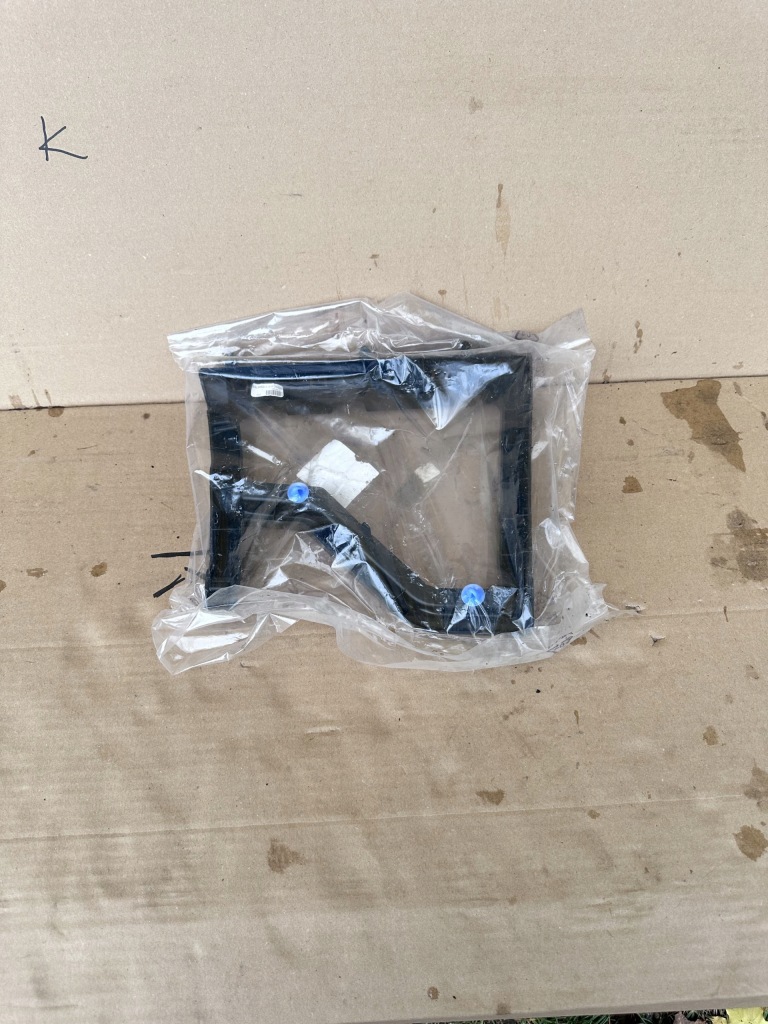 фото №1, Направляющая бампер правый задняя citroen berlingo 9816808880