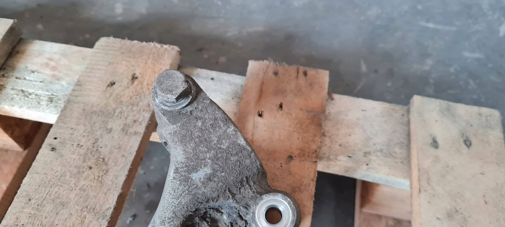 фото №14, A6 c8 4k крепление кронштейн кронштейн амортизатора правый перед 4m0413038 a7 4k