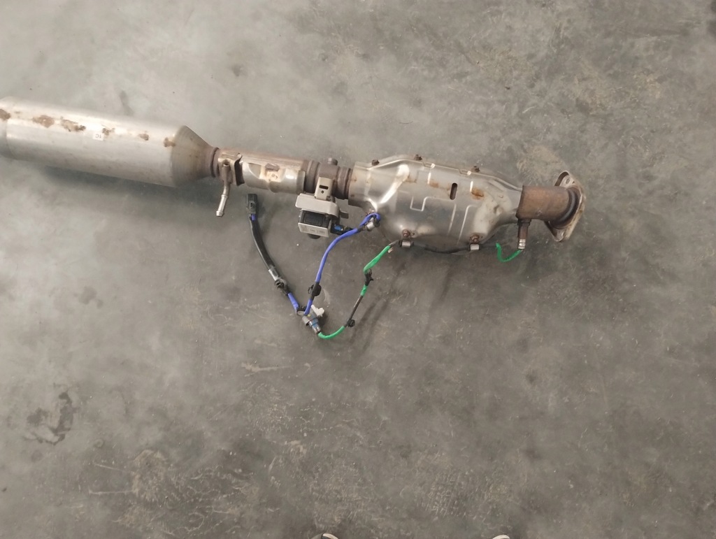 фото №5, Mazda 3 bp iv usa sedan выхлоп гаситель катализатор крышка багажника клапан труба