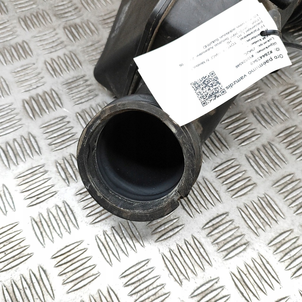 фото №6, Toyota hiace h50, h60, h70 2001 резонатор / воздухозаборник воздуха