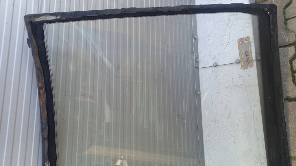 Скло передня mercedes e-klasa w124t 92r Оригінал