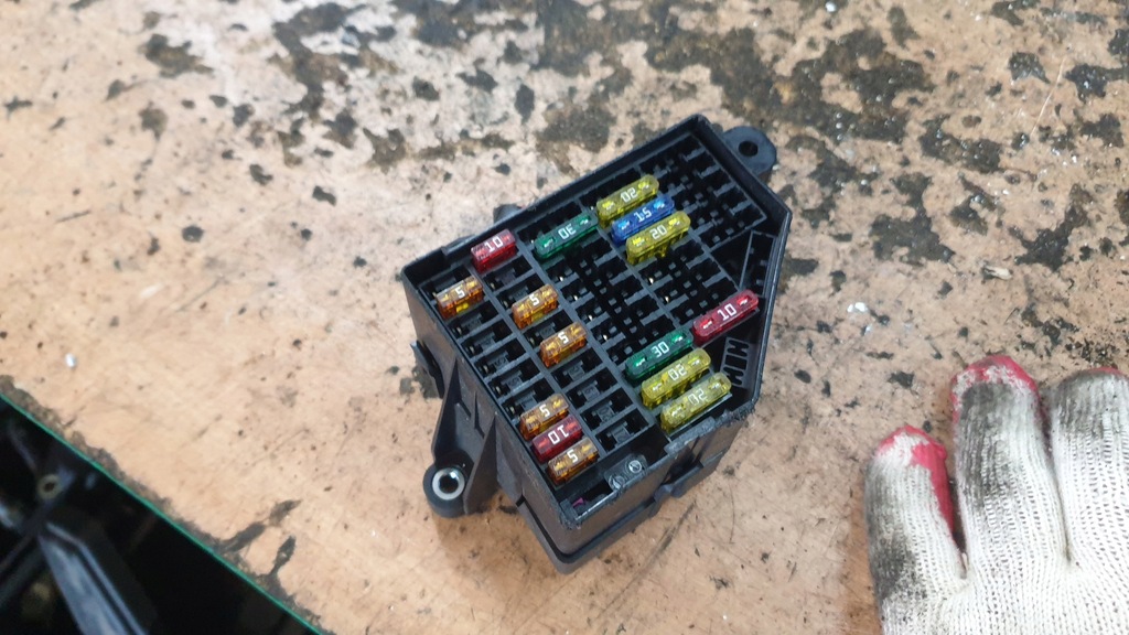 фото №1, Vw passat b6 коробка запобіжників