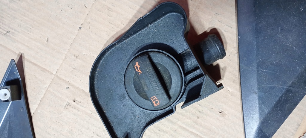 Купити Кришка оливи mercedes sprinter crafter 906 06-17 рік злив 03l115308 2,0