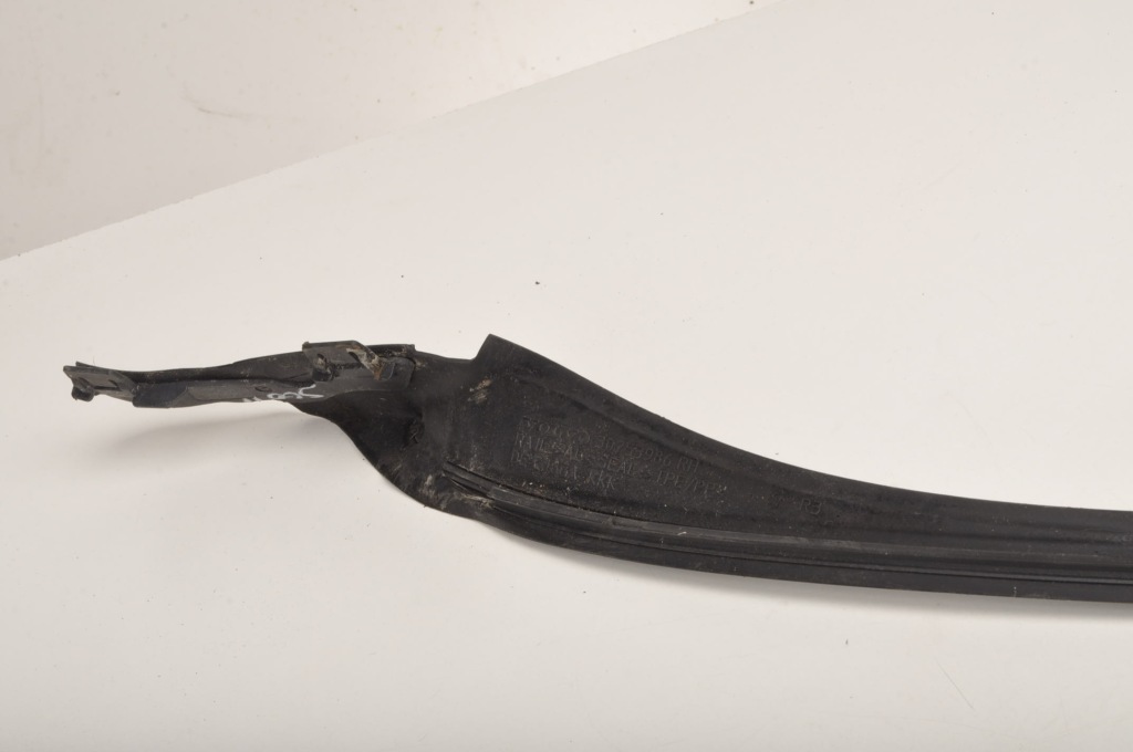 фото №8, Volvo s60 ii v60 молдинг стекло передней лобовое 30753986 правая