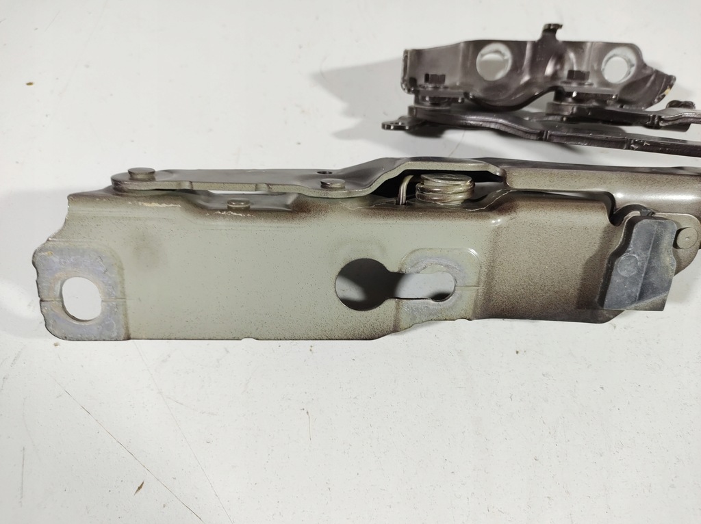 фото №9, Volvo v60 18r- петля капот правий