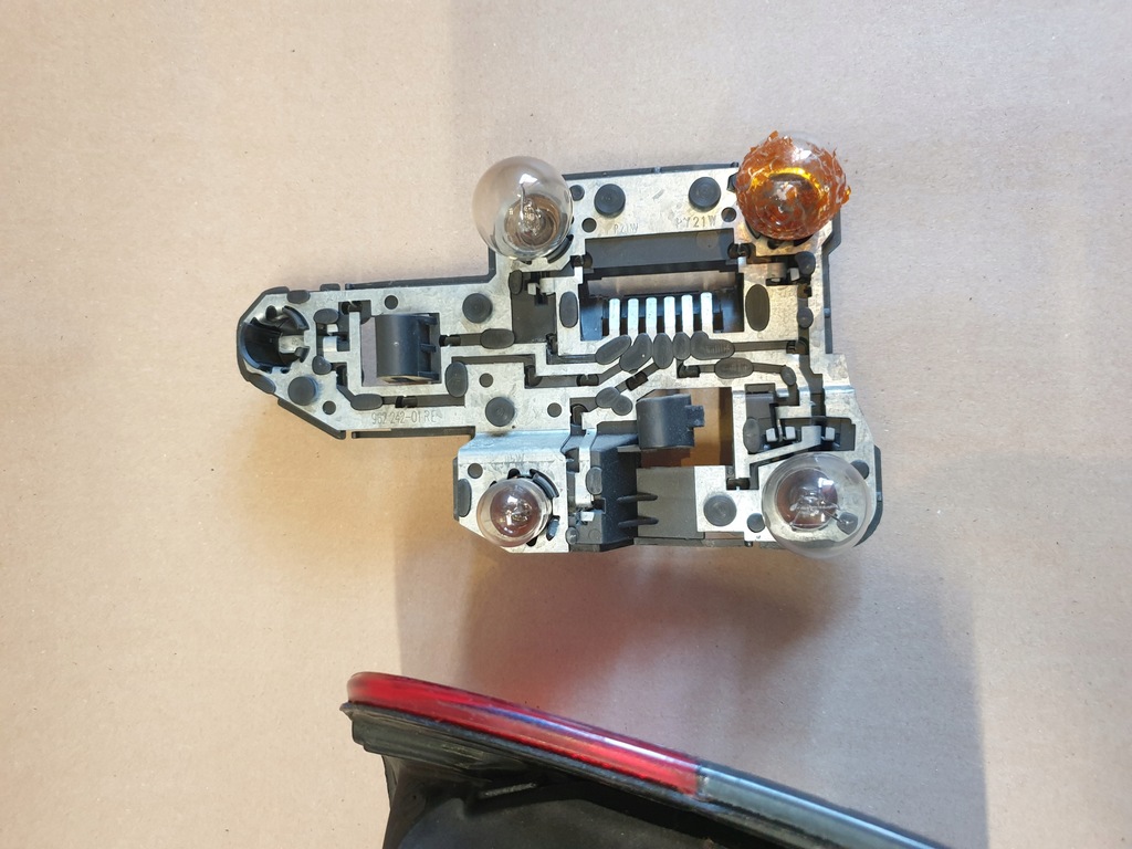 фото №12, Лампа задняя правая комплектная цоколь лампочка вкладыш seat ibiza ii 6k оригинальный номер eu