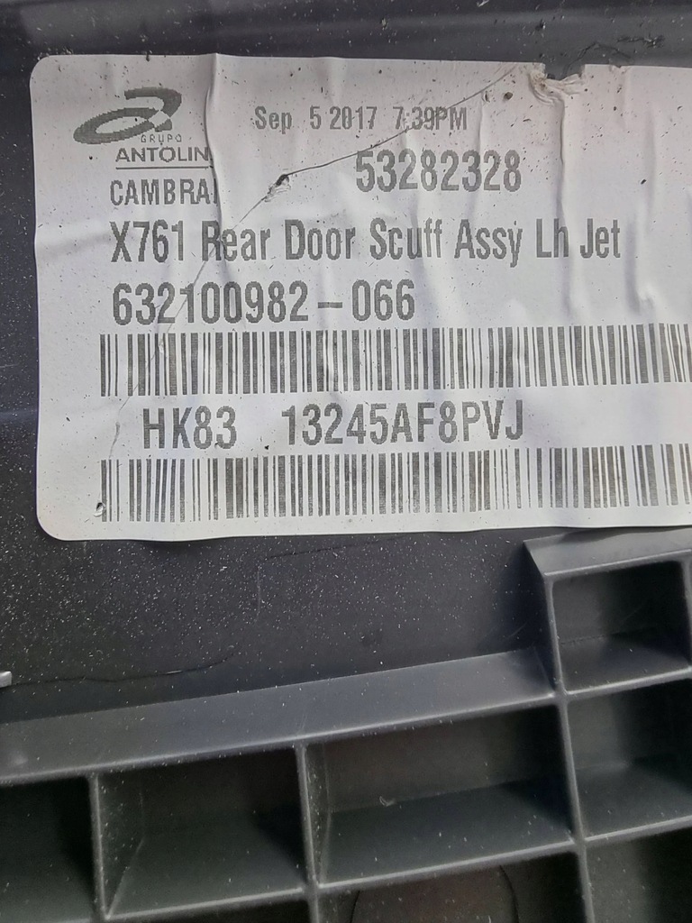 фото №5, Jaguar f-pace 2018 задняя сторона левая молдинг порог задняя