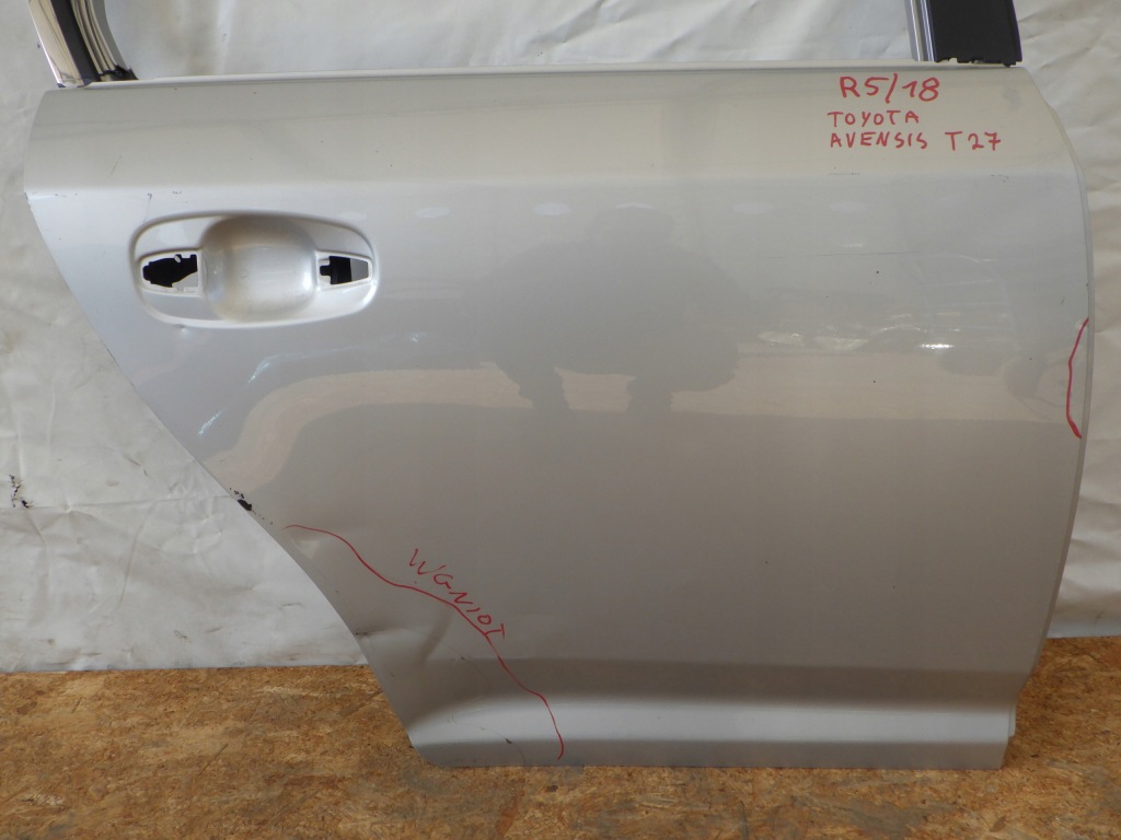 фото №4, Toyota avensis t27 дверь правое задняя sedan