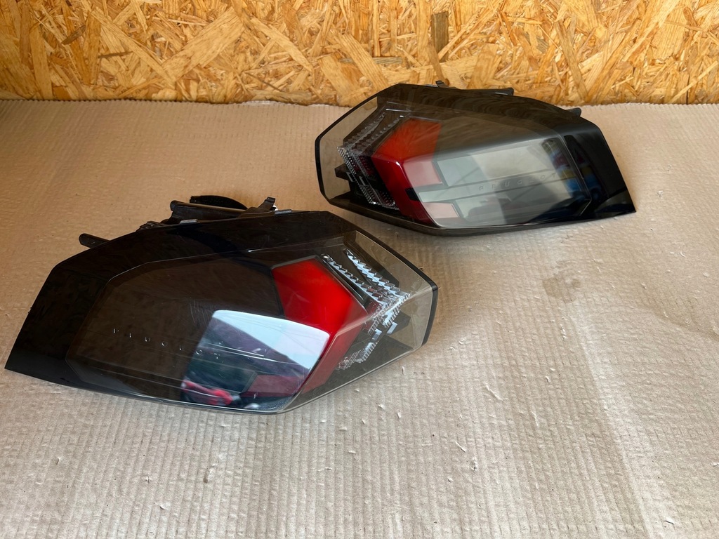 фото №1, Лампа задняя правая левая peugeot 2008 ii