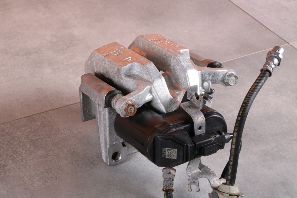 Bmw g20 g21 g22 g23 g26 супорт гальмівний правий задній 330x20 8836842 4 km !! Зі Шроту