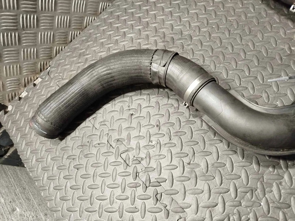 Купити Патрубок повітря maserati ghibli m157 h20943 3.0l бензиновий 257kw 2014