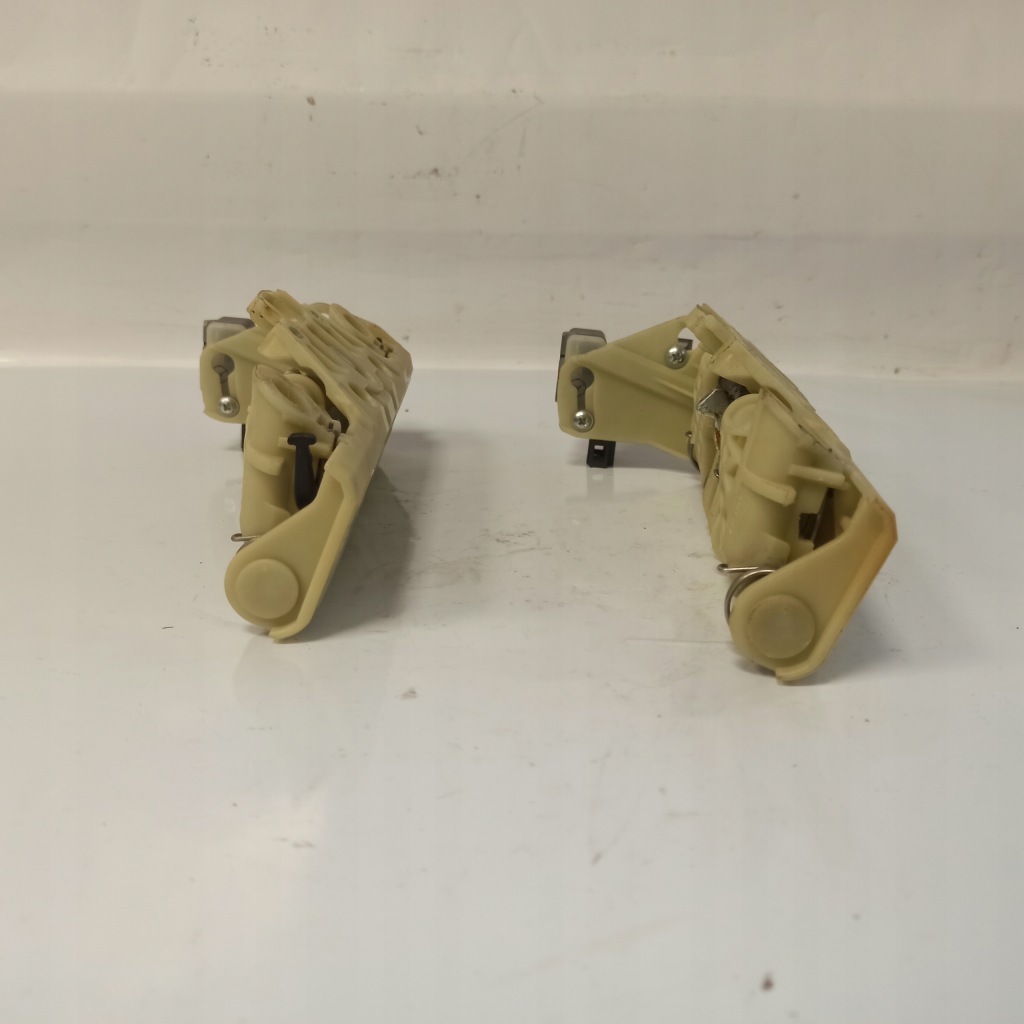 фото №10, Mercedes-benz w219 cls механизм моторчик подголовник задняя 2119700125 2x