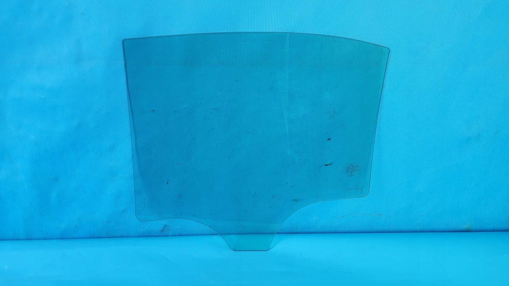 Купити Mercedes w205 c220 16r скло правий задній rok 2015 sedan