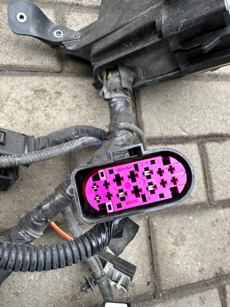 фото №6, Volvo xc40 електропроводка відсік двигуна ліва корпус beziecznikow штекер лампи