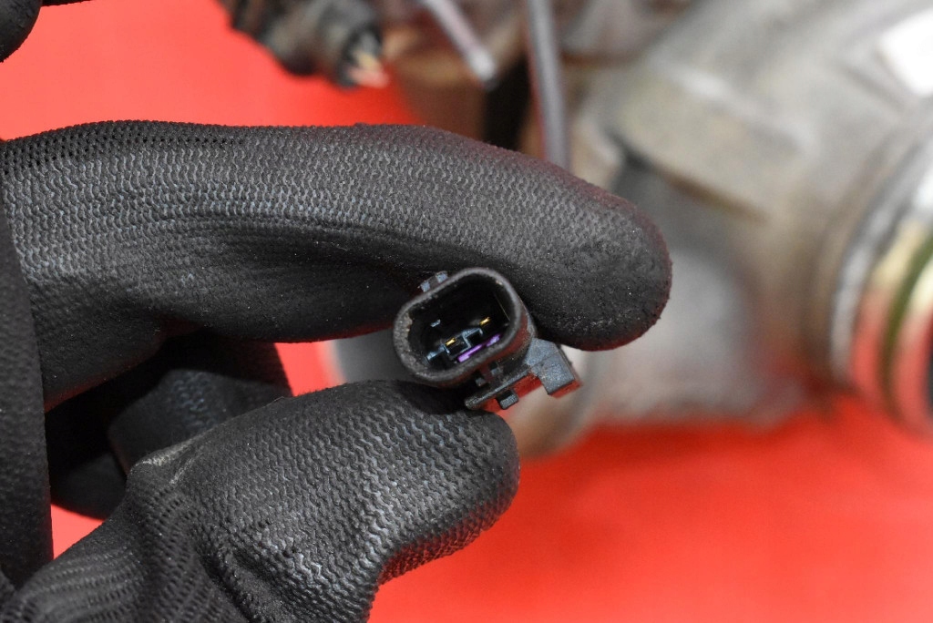 Купити Турбонагнітач турбіна 31493379 volvo s40 v40 2 2 2.0 d3 150 km 16-20