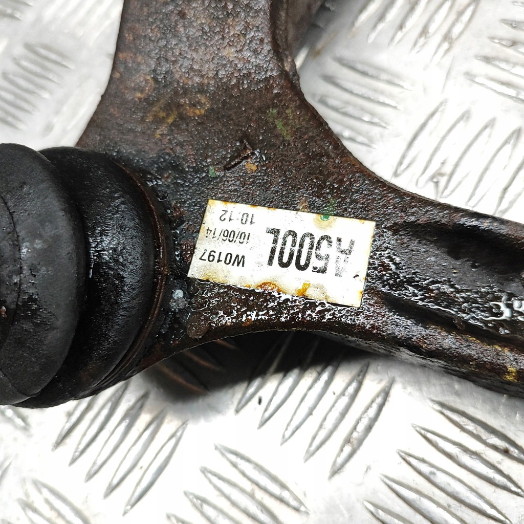 фото №7, Toyota hiace h50, h60, h70 2001 ліва сторона нижній важіль передній