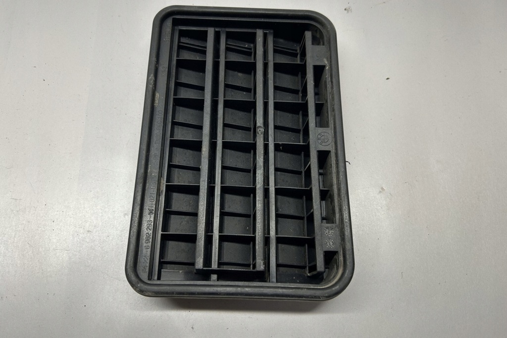 фото №10, Решётка вентиляции bmw 6 cabrio f12 6962293 4.4l бензиновый 300kw 2012