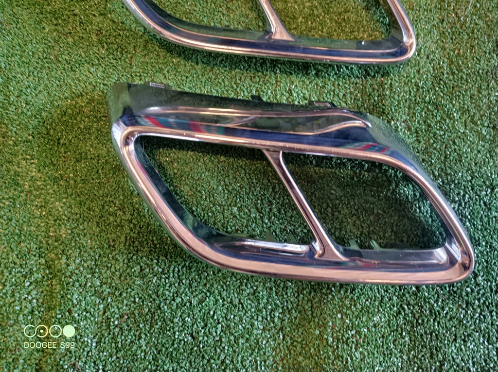 фото №1, Vw golf viii 8 r-line хромована рамка вихлоп права