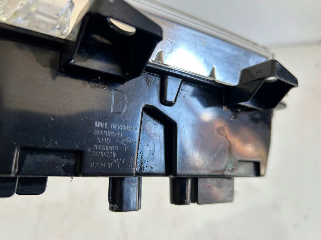 фото №7, Renault captur i clio iv противотуманная фара правый led drl 89208541 266000411r