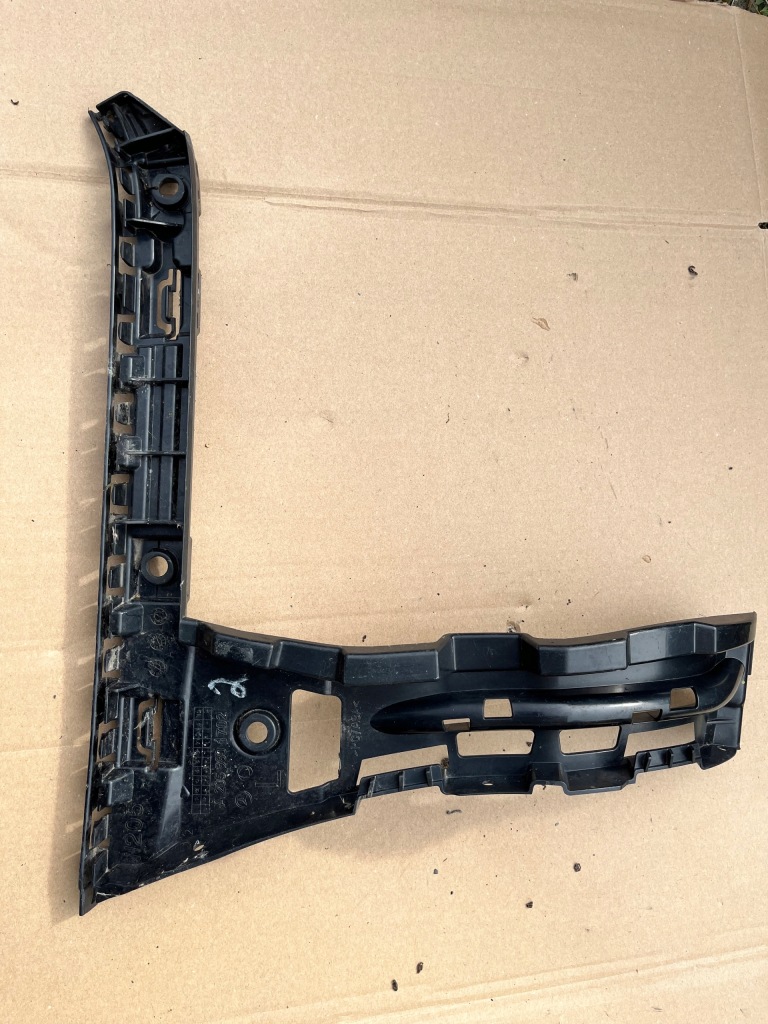 фото №1, 2 mercedes w205 направляющая бампера задняя 2058801702