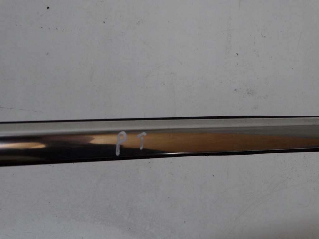 фото №4, Молдинг уплотнитель правый задняя renault laguna iii