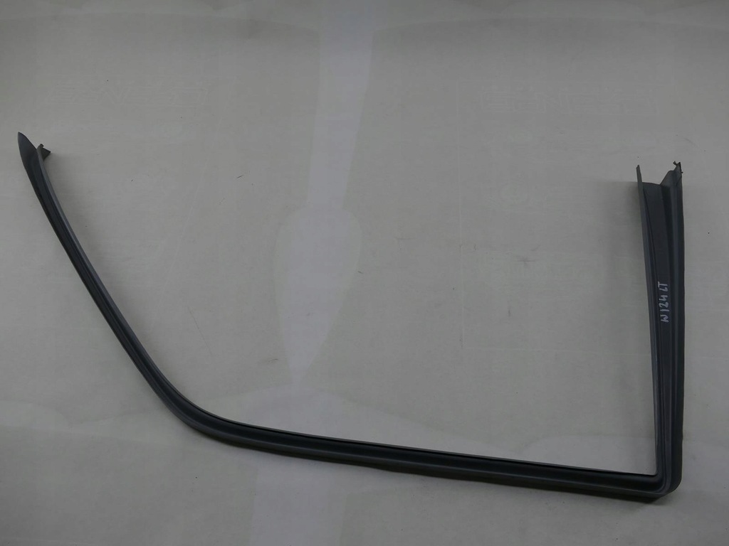 фото №5, Mercedes e w124 sedan рамка молдинг дверь левый задняя