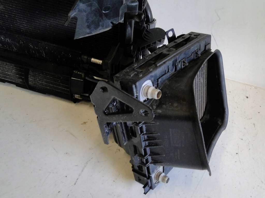 Mercedes радіатор nt води кондиціонера вентилятор 650 w s klasa 217 w217 Недорого