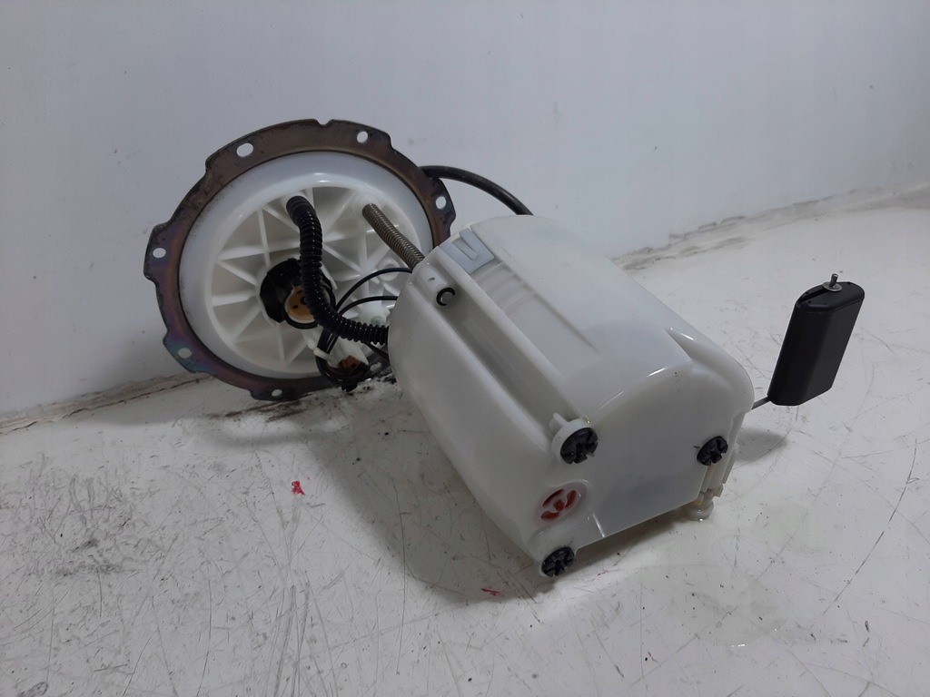 фото №12, Hyundai elantra v lift 1.6 16v 14r насос топлива 31110-2v210