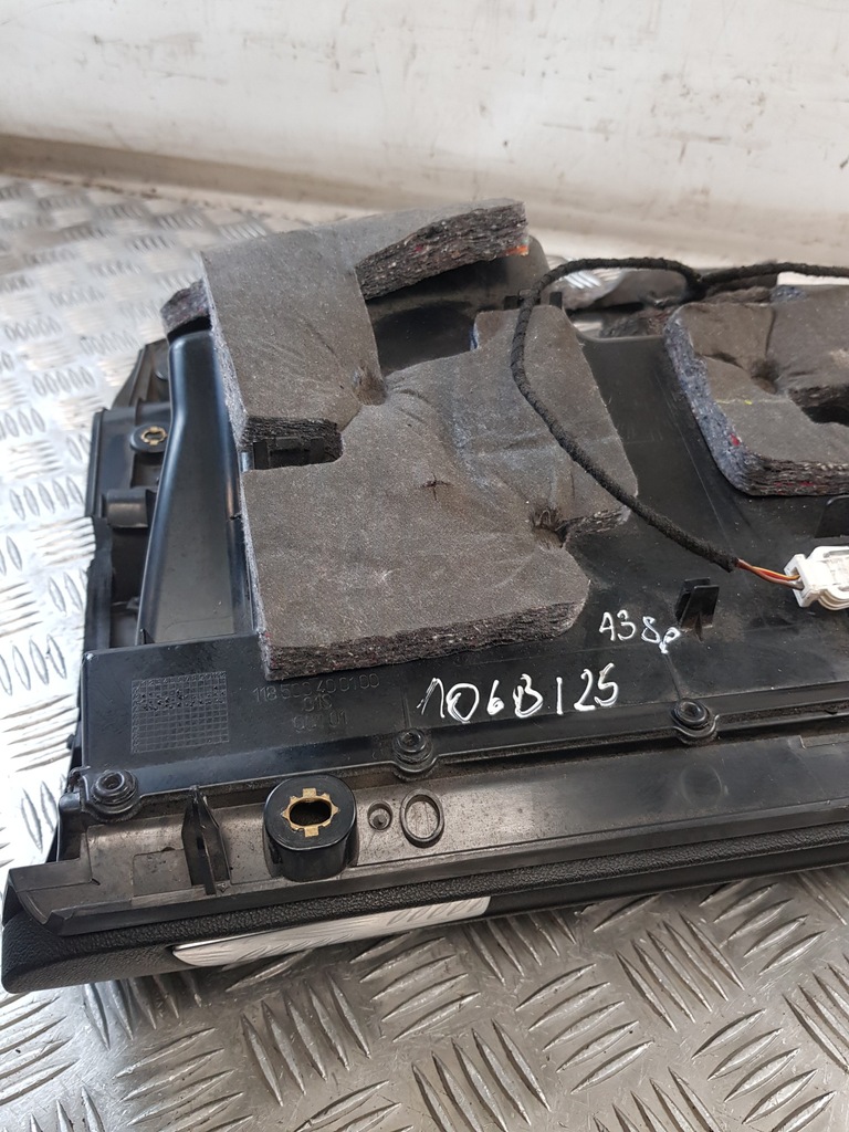 фото №11, Бардачок пасажира 8p1857035g audi a3 8p 05r-