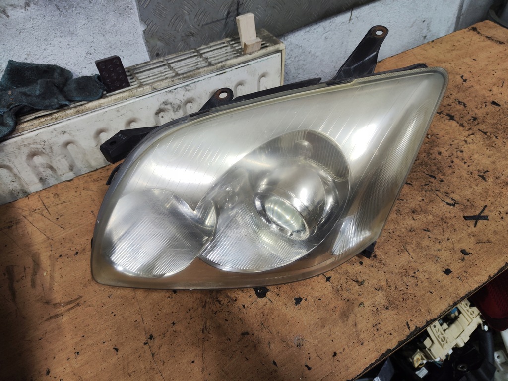 фото №1, Toyota avensis t25 лампа лівий перед передня europa