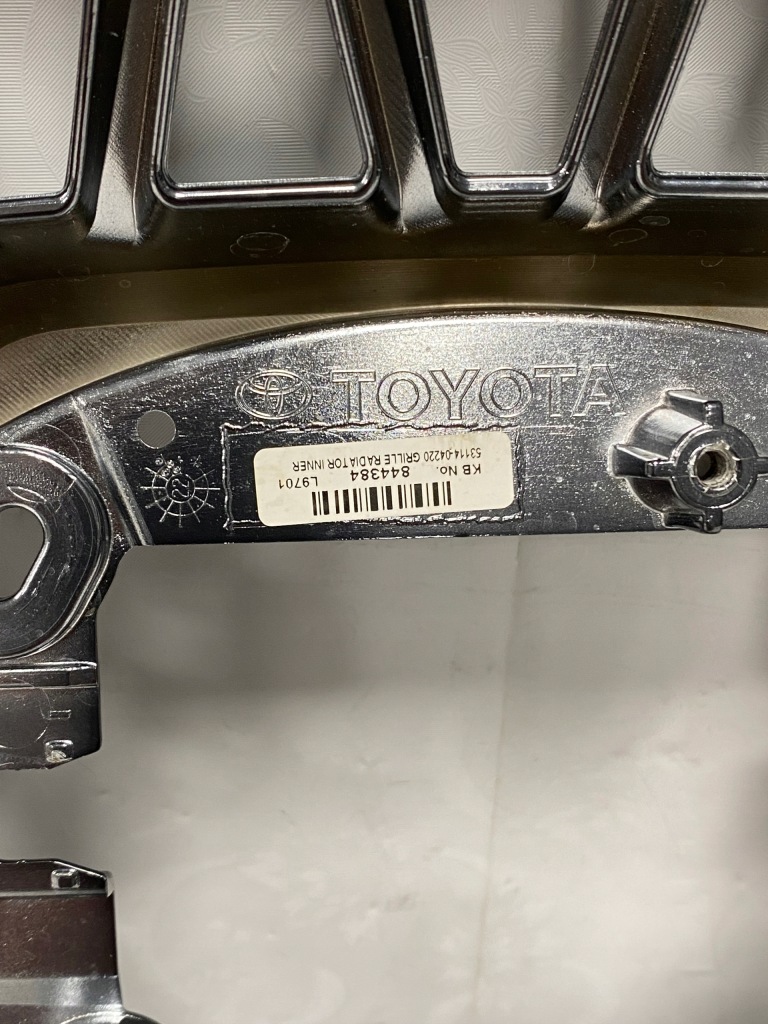 Решітка радіатора решітка  бампера перед toyota tacoma 17-23 Зі Шроту