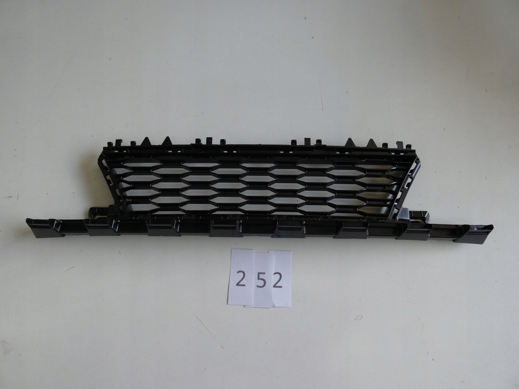 фото №1, Решітка бампера середня bmw i8 252.