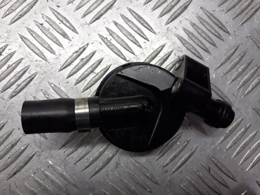 фото №1, Вентиляція картера vw fox 1.2 6v 03d103765d ag