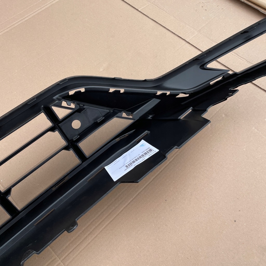 Решітка бампера спойлер volvo xc90 2 r-design 31663528 оригінал нова Зі Шроту