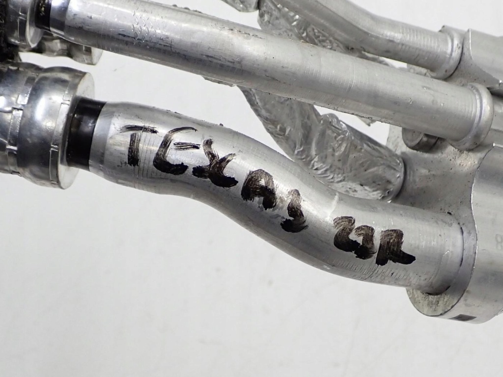 Пабтрубок  шланг трубка кондиционера 1626701-00-d tesla model 3 3d7 23r Доставка