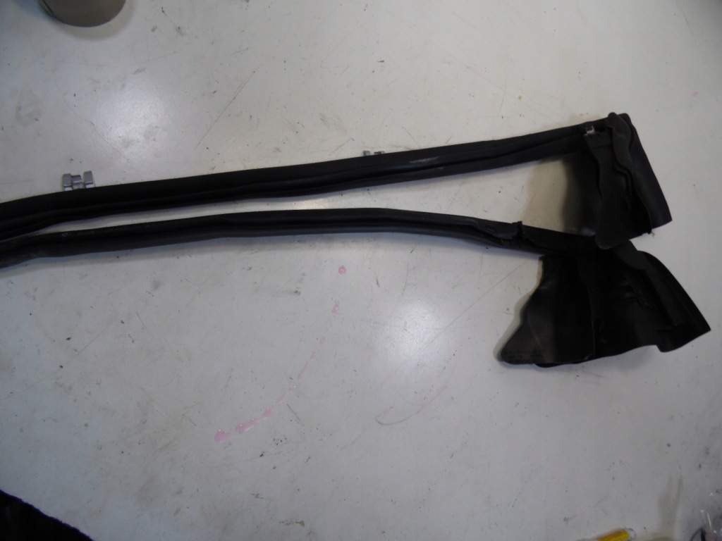 Купити Прокладка ущільнювачі скло задній mercedes w238 cabrio