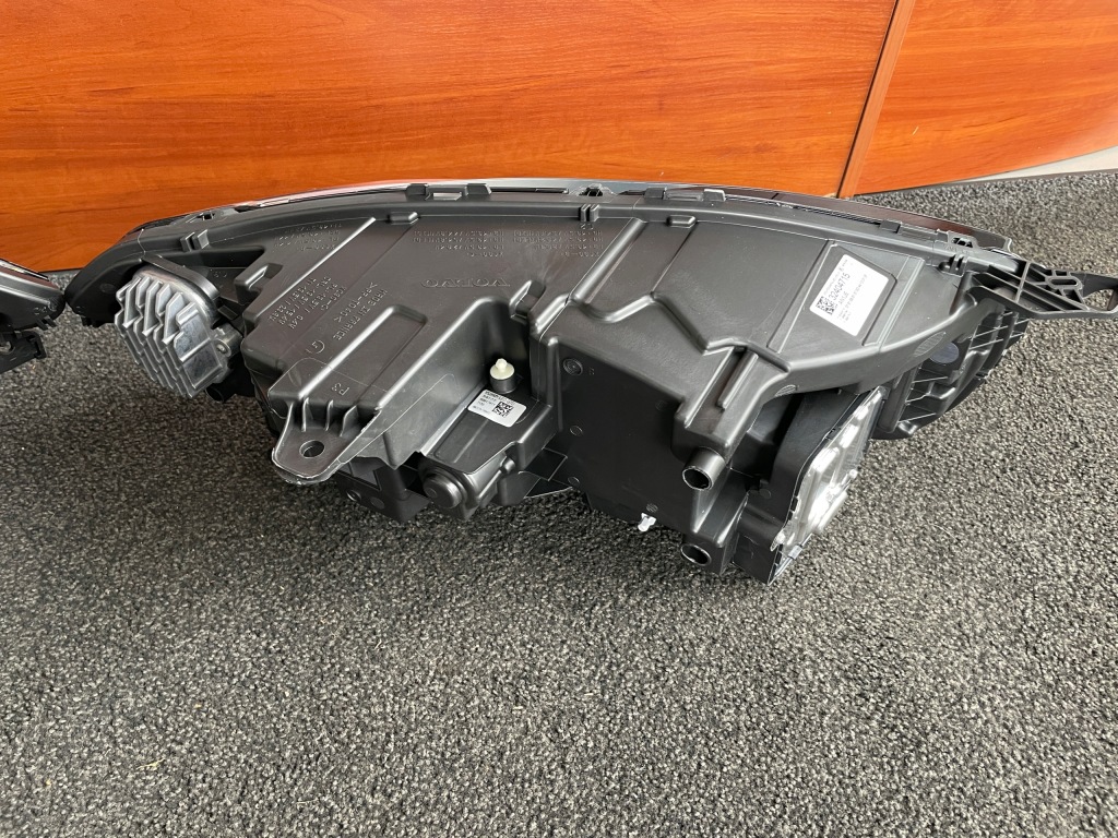 Volvo xc90 2 ліхтарі  ліва правий full led нове Недорого