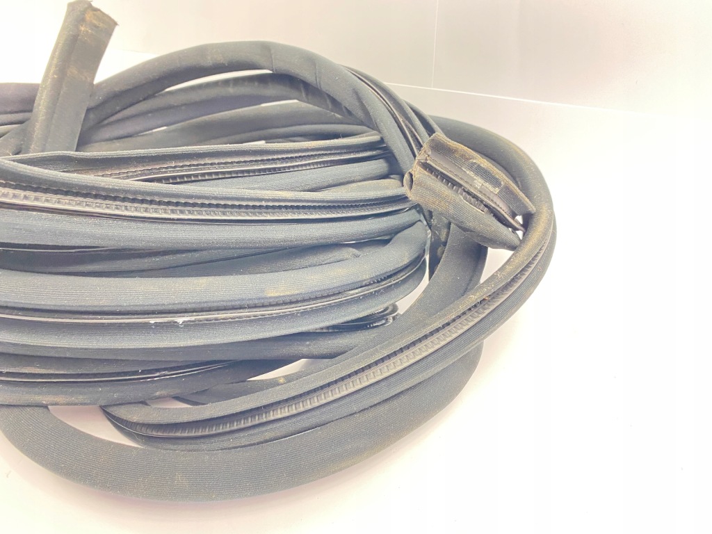 Уплотнители велюровые дверь чёрные 4шт комплект  mercedes w140 Доставка