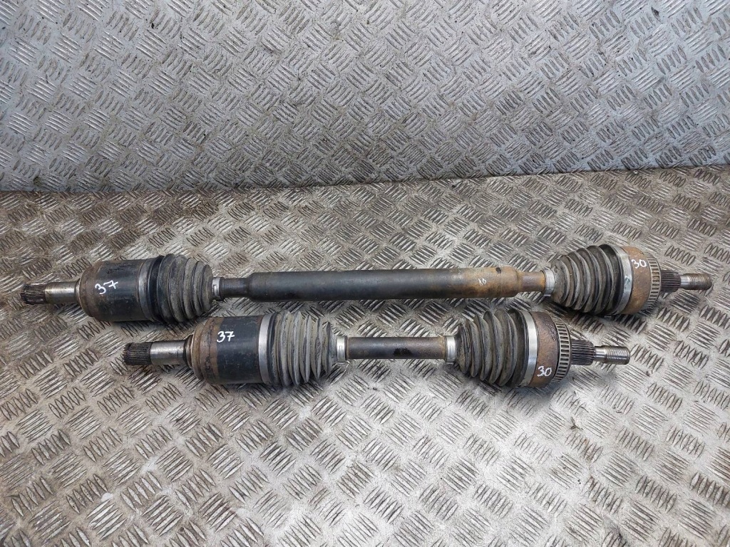 Купити Привідний вал лівий перед + правий перед автоматична коробка передач mercedes w163 ml 270 cdi 2.7 cdi