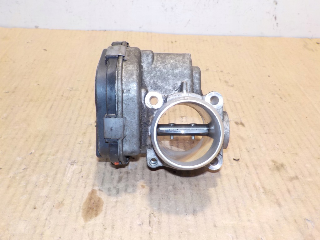 фото №1, Volvo v40 cross country 2014r 1.6d 115km дроссельная заслонка 9673534480