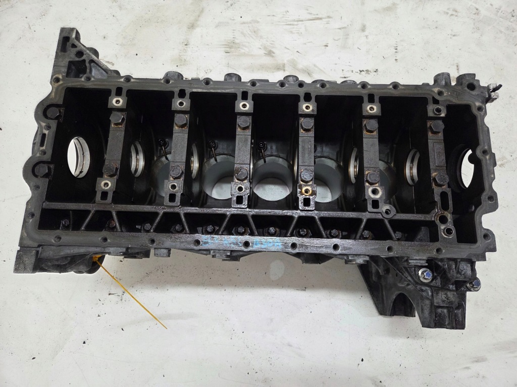 Блок двигуна bmw e60 e61 n52b30a оригінальний номер 7539322 Недорого