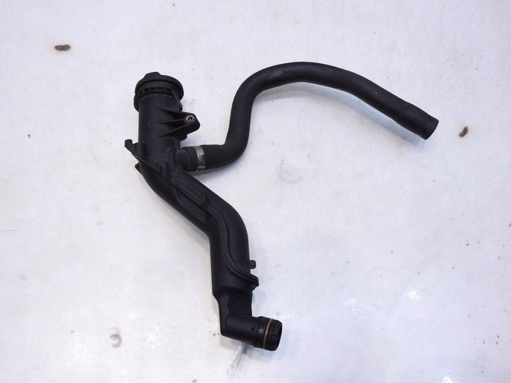 фото №3, Заливная горловина масла вентиляция картера volvo v50 2.0 d 9654733980