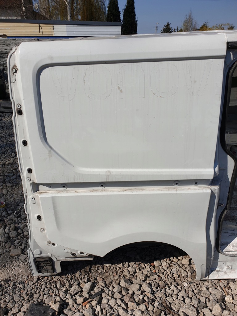 фото №2, Opel vivaro trafic iii чверть bok правий