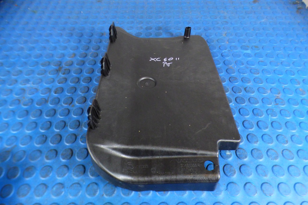 Защита заглушка накладка левая правая задний  31463365 31463366 volvo xc60 ii в Украине