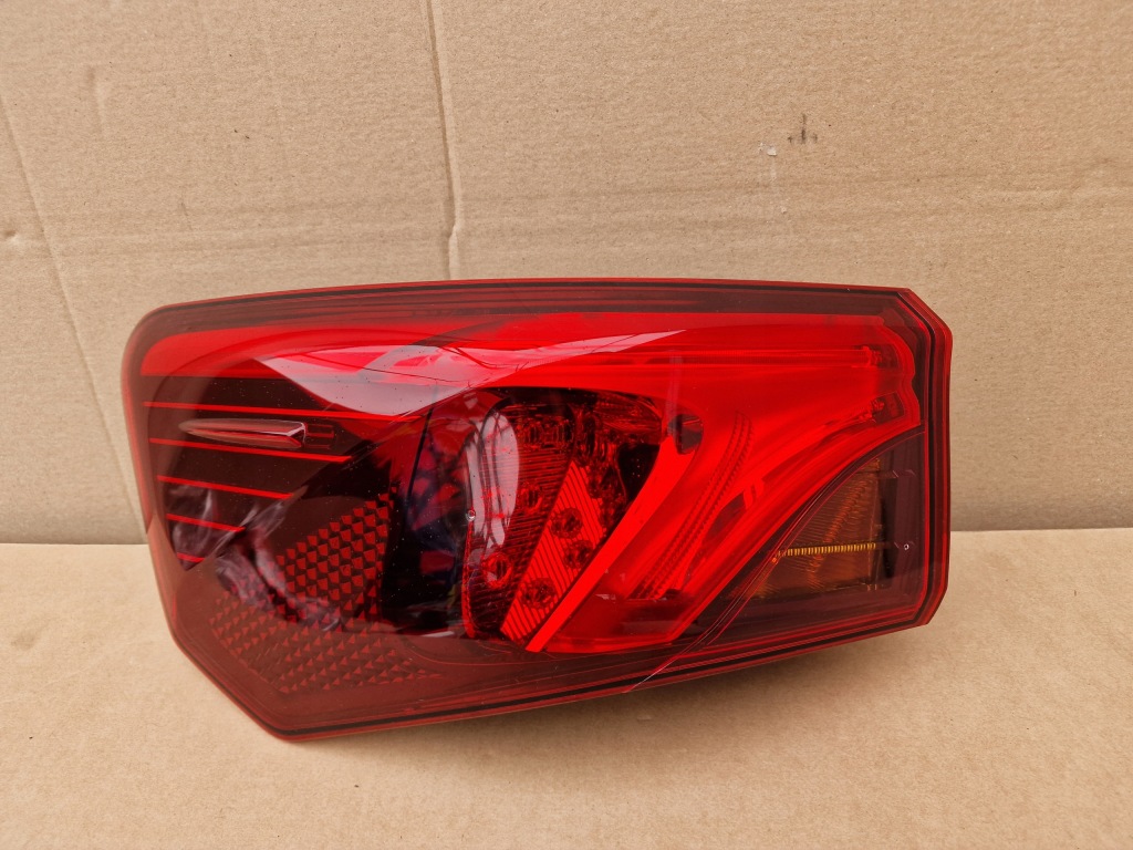 Купить Toyota avensis t27 рестайлинг  фонарь  левая задняя led 2015 -