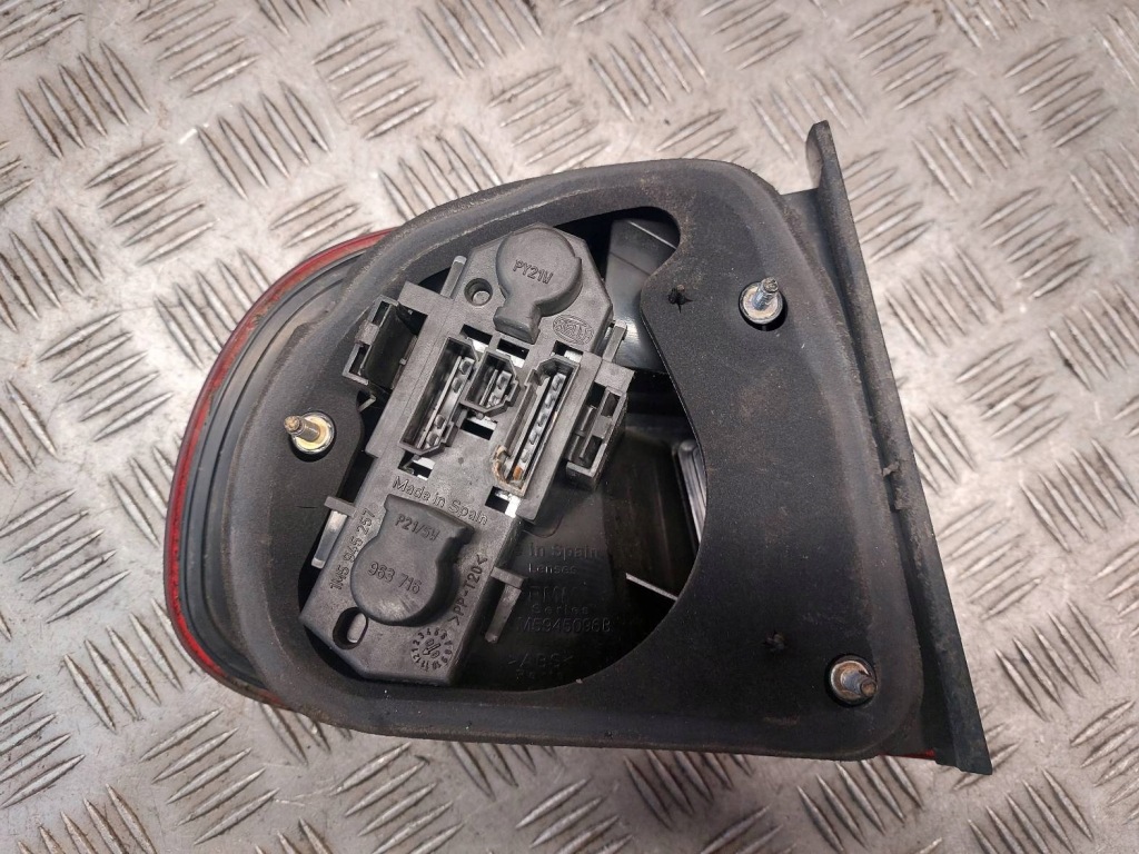 фото №9, Накладка крышки лампы seat toledo ii 1m5945225d 1m5945096b 1m5945095b